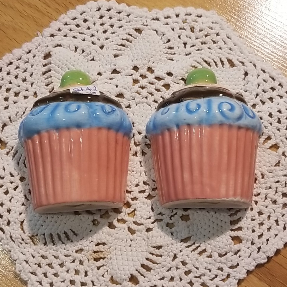 Cupcake salt and pepper shaker set 🧁